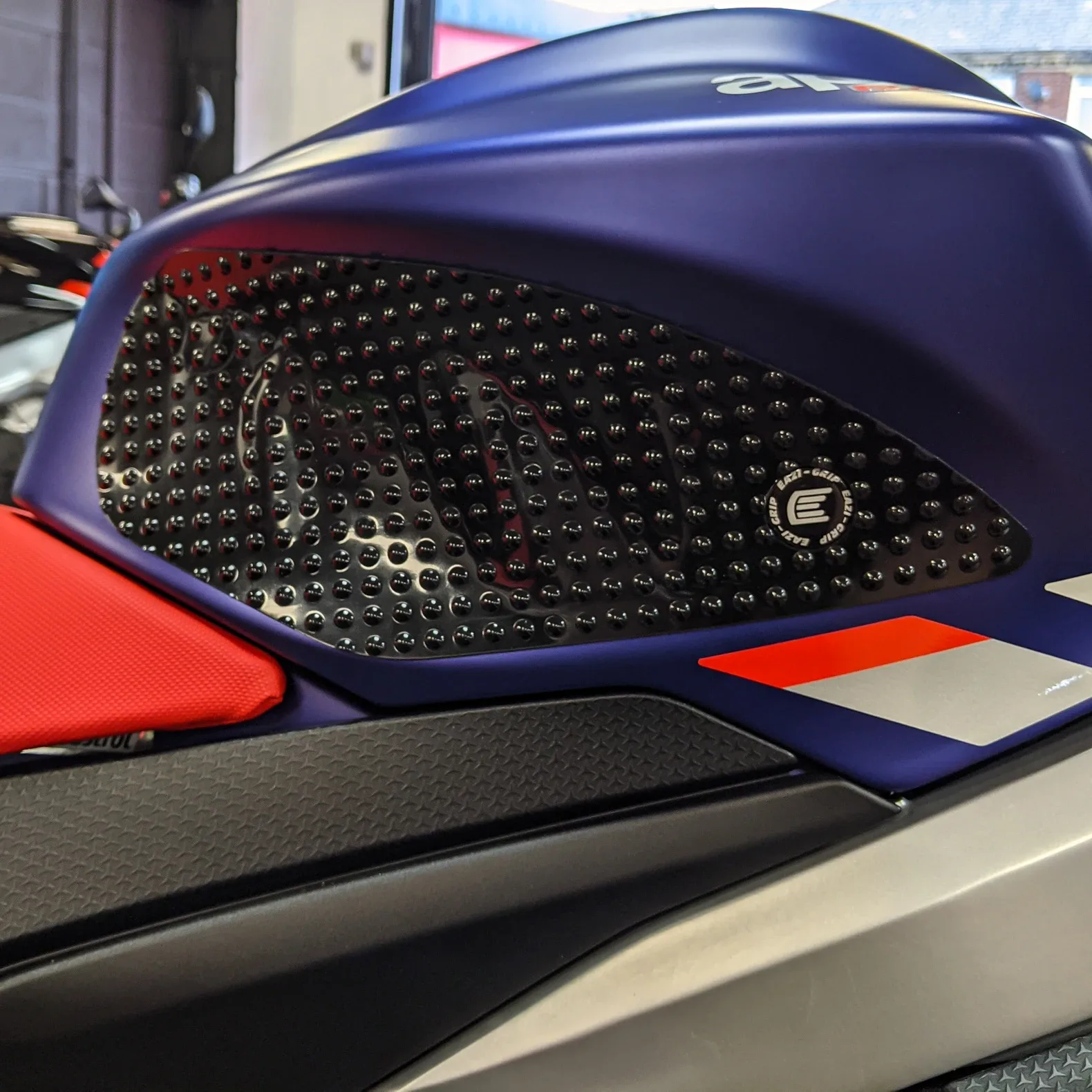 Eazi-Grip Грипове за резервоар EVO за Aprilia RS 660 (2021+), Tuono 660 (2021–2024)