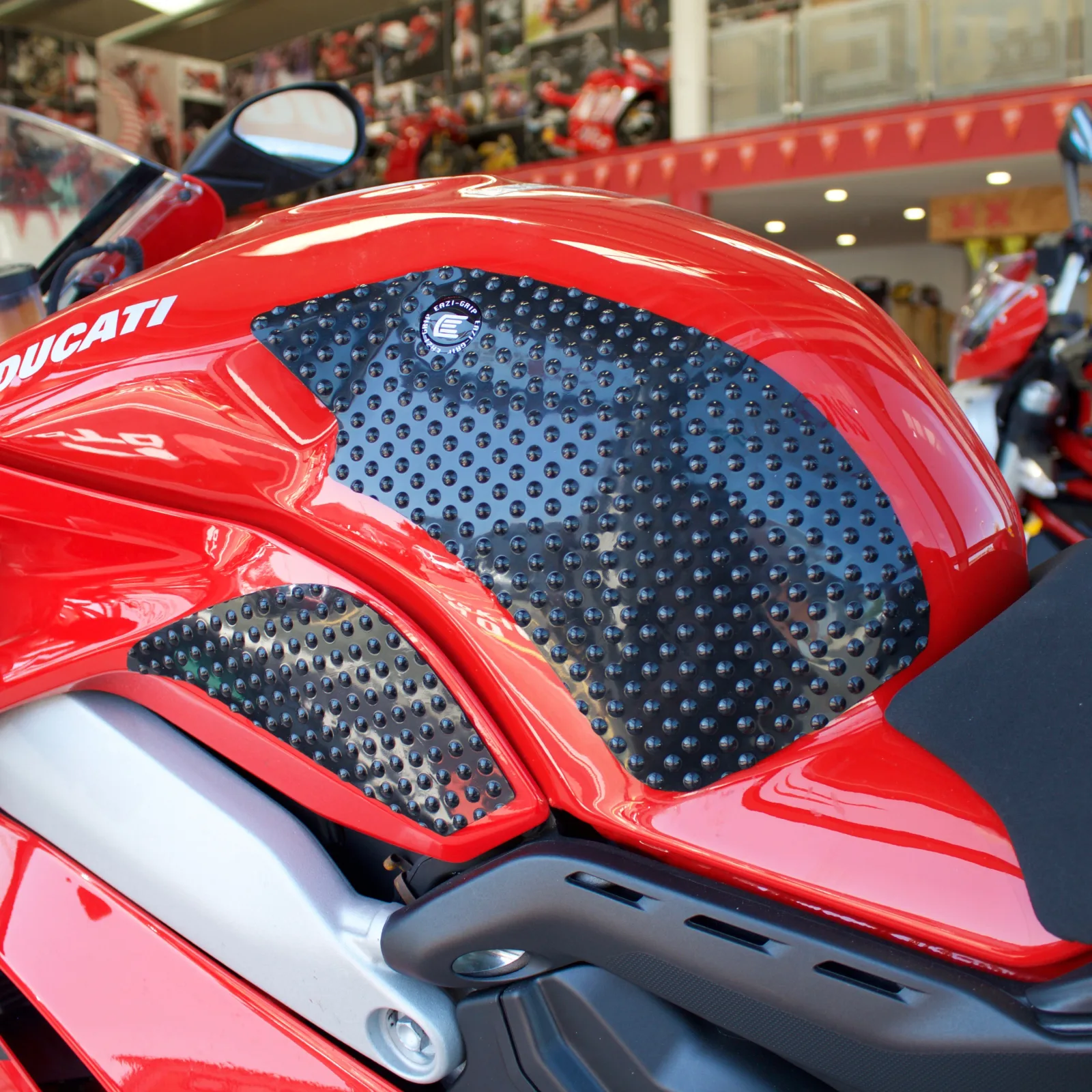 Eazi-Grip Грипове за резервоар EVO за Ducati Streetfighter V4 (2020–2022)