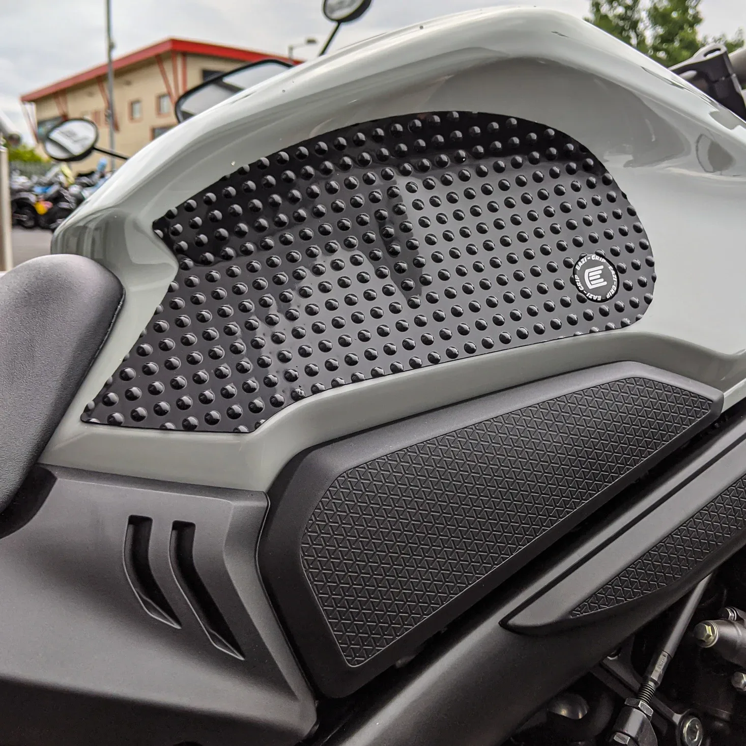 Eazi-Grip Грипове за резервоар EVO за Honda CB 650R (2019+), CBR 650R (2019+)