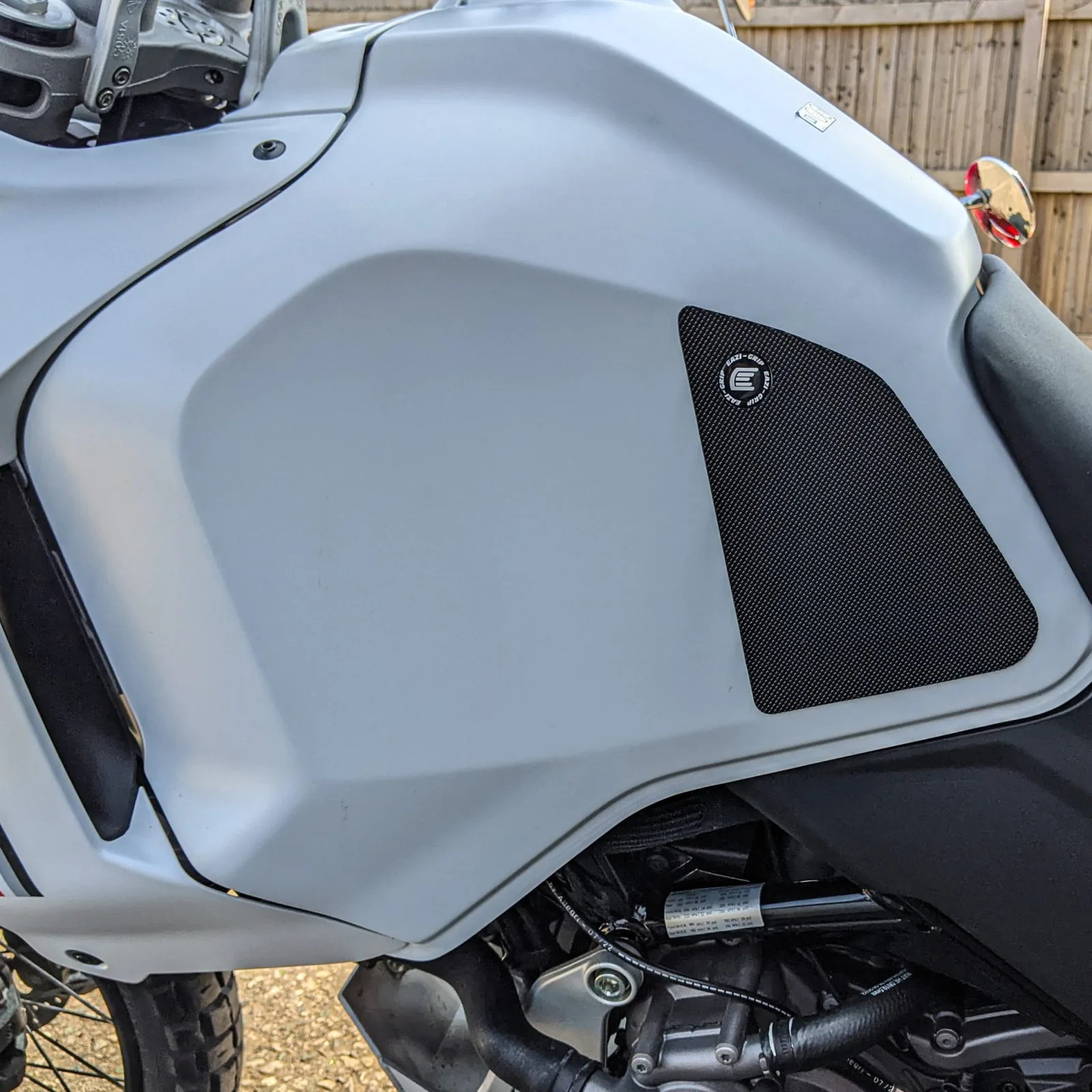 Eazi-Grip Грипове за резервоар PRO за Ducati DesertX (2022–2025), DesertX Rally (2024–2025)