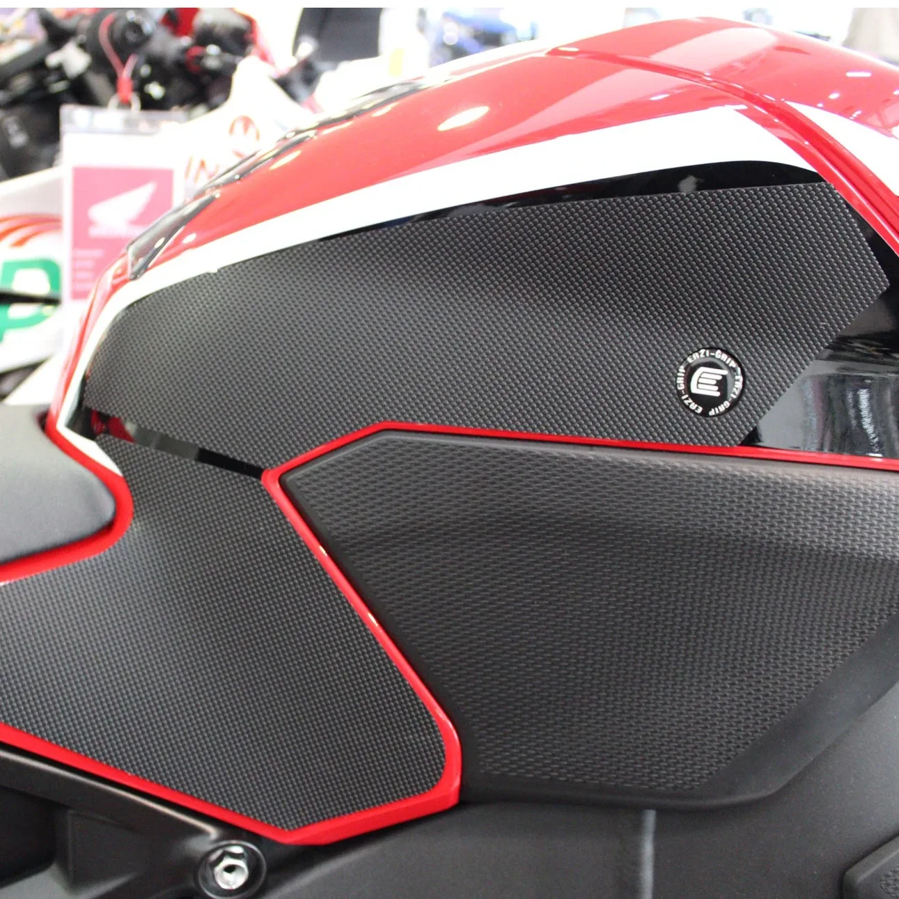 Eazi-Grip Грипове за резервоар PRO за Honda CBR 1000RR (2017–2019), CBR 1000RR SP (2017–2019)
