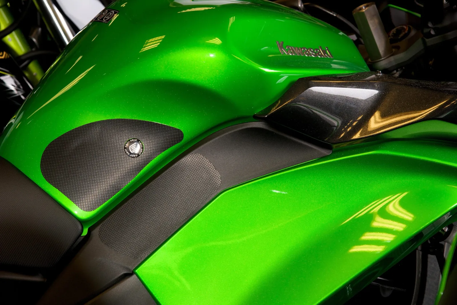 Eazi-Grip Грипове за резервоар PRO за Kawasaki Z1000SX (2012–2019), Ninja 1000SX (2020–2022)
