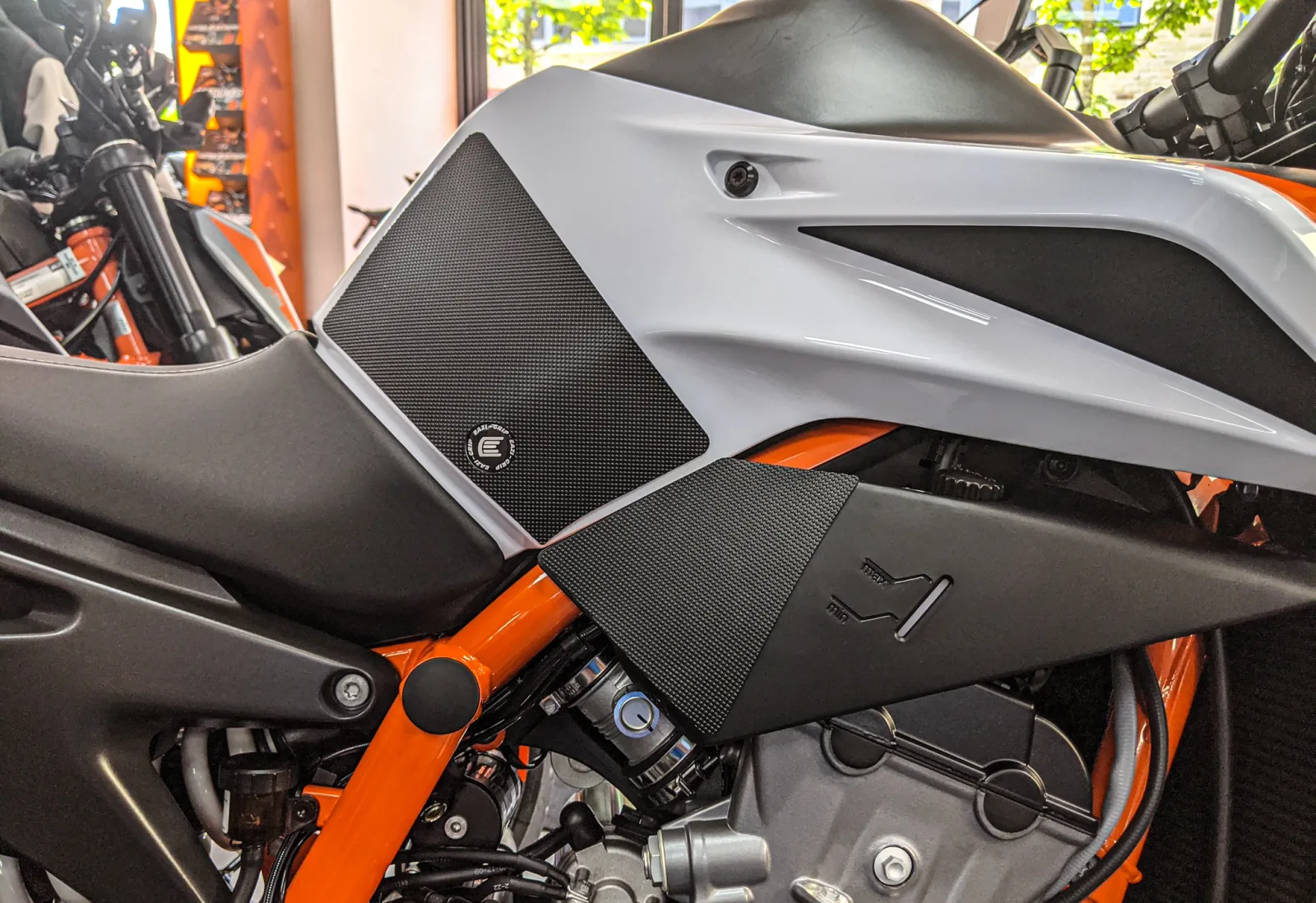 Eazi-Grip Грипове за резервоар PRO за KTM 890 Duke (2021–2023)