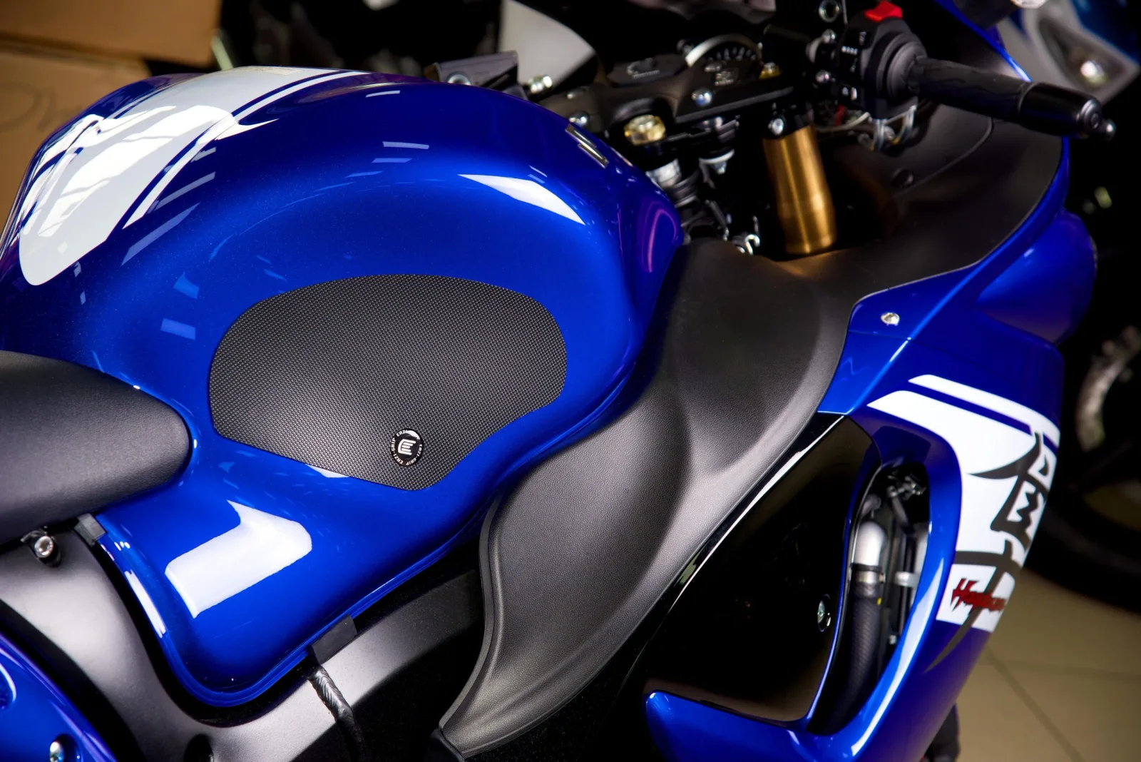 Eazi-Grip Грипове за резервоар PRO за Suzuki GSX 1300R Hayabusa (2001–2020)