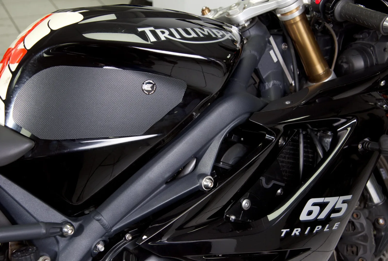 Eazi-Grip Грипове за резервоар PRO за Triumph Daytona 675 (2006–2012), Street Triple 675 (2006–2012)