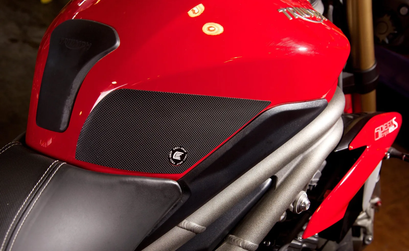 Eazi-Grip Грипове за резервоар PRO за Triumph Speed Triple 1050 (2016–2020)