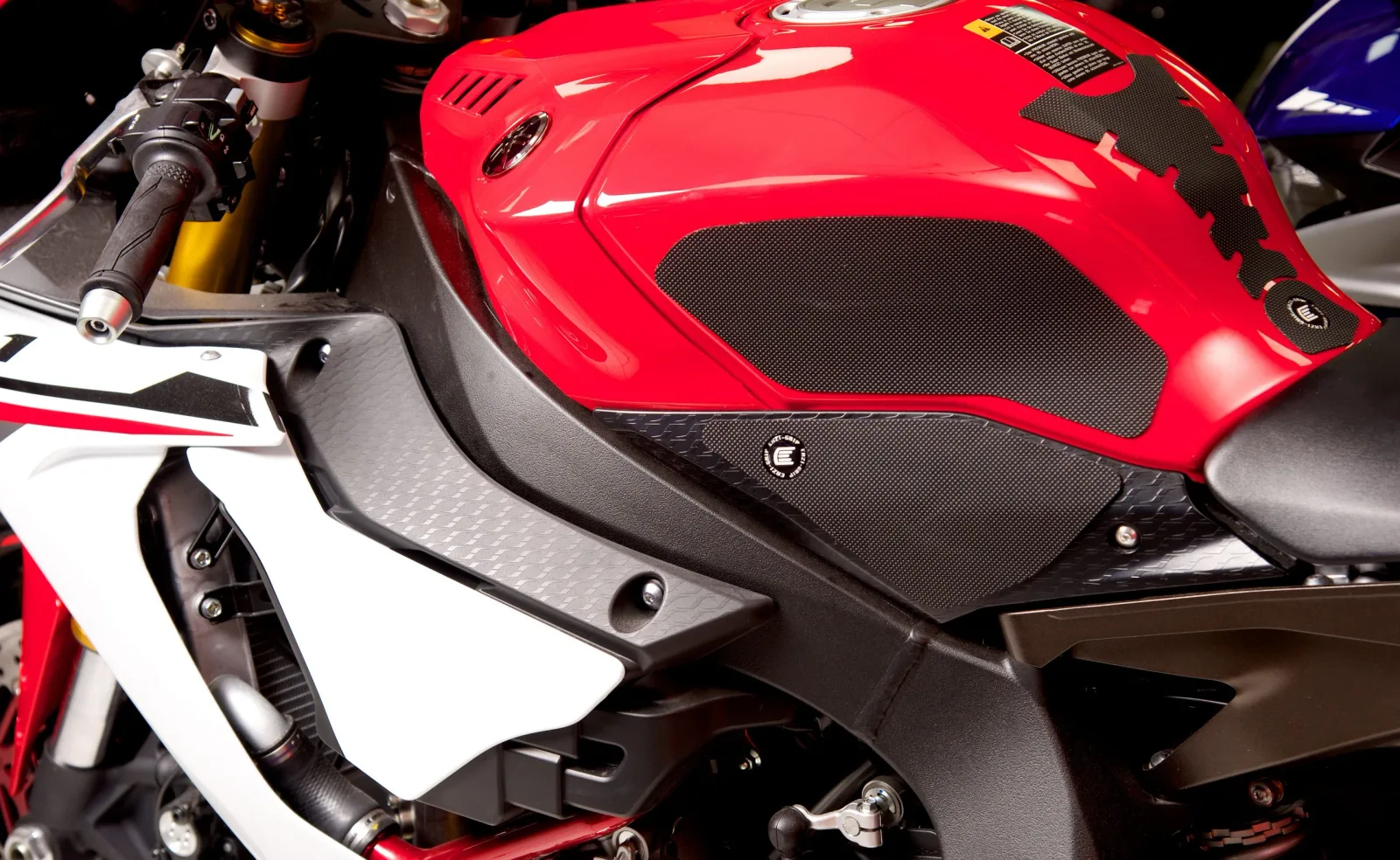 Eazi-Grip Грипове за резервоар PRO за Yamaha YZF-R1 (2015–2019), YZF-R1M (2015–2019)