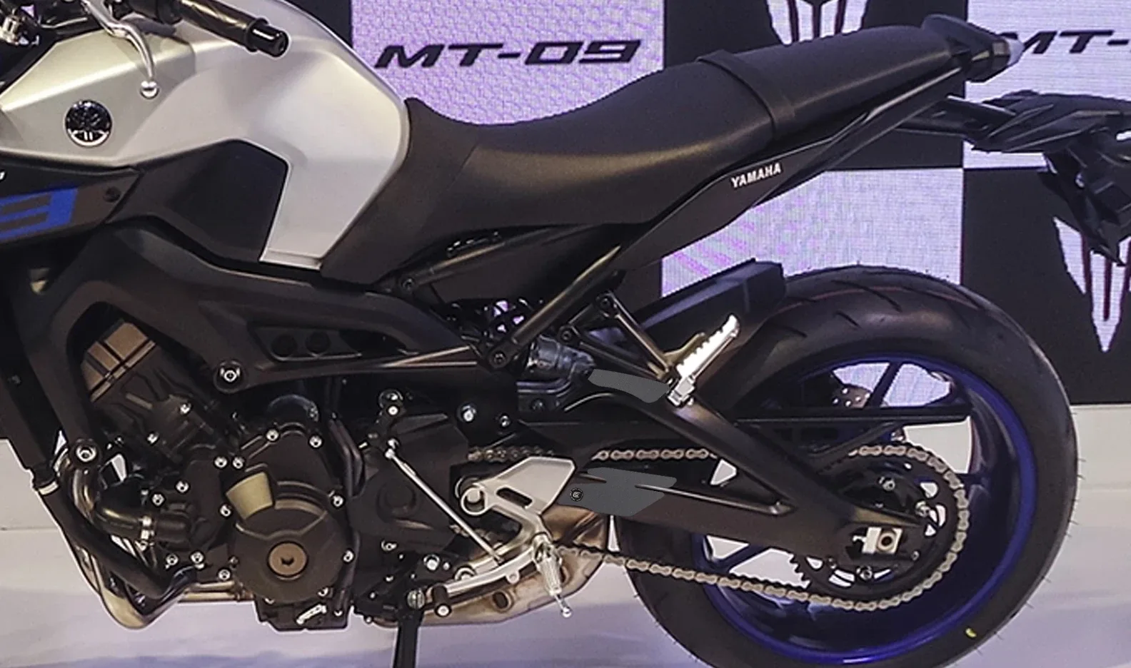 Eazi-Grip Защитно фолио Scuff Guard за Yamaha MT-09 (2013–2020), XSR 900 (2016–2021), Tracer 900 GT (2018–2020)