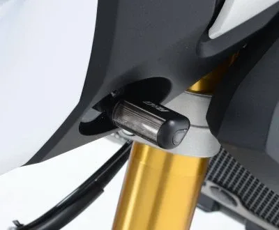 R&G Адаптери за предни мигачи за Suzuki V-Strom 1000 (2014–2020), V-Strom 1050 (2020), GSX-S 1000F (2015–2020)