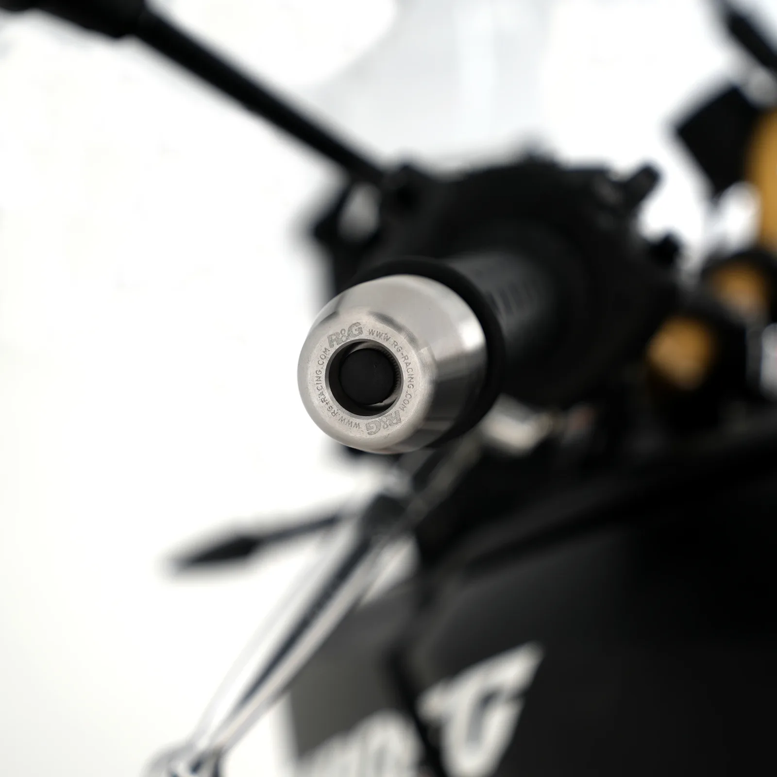 R&G Балансьори от неръждаема стомана за Aprilia RSV4 RF (2015–2019), Honda CRF 1000L Africa Twin Adventure Sports (2018–2019) и др.
