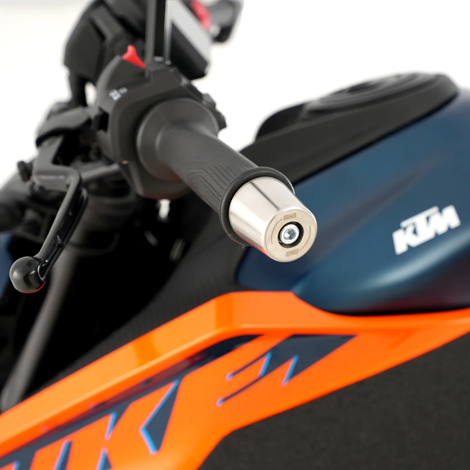 R&G Балансьори от неръждаема стомана за KTM RC 390 (2022–2024), RC 200 (2022), RC 125 (2022+), 125 Duke (2024+) и др.