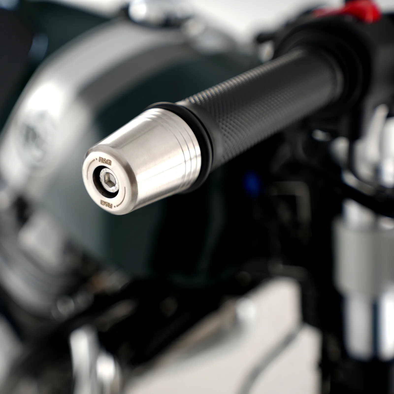 R&G Балансьори от неръждаема стомана за Triumph Trident 660 (2021+), Speed Triple 1200 RS (2021+), Tiger Sport 660 (2022–2024) и др.