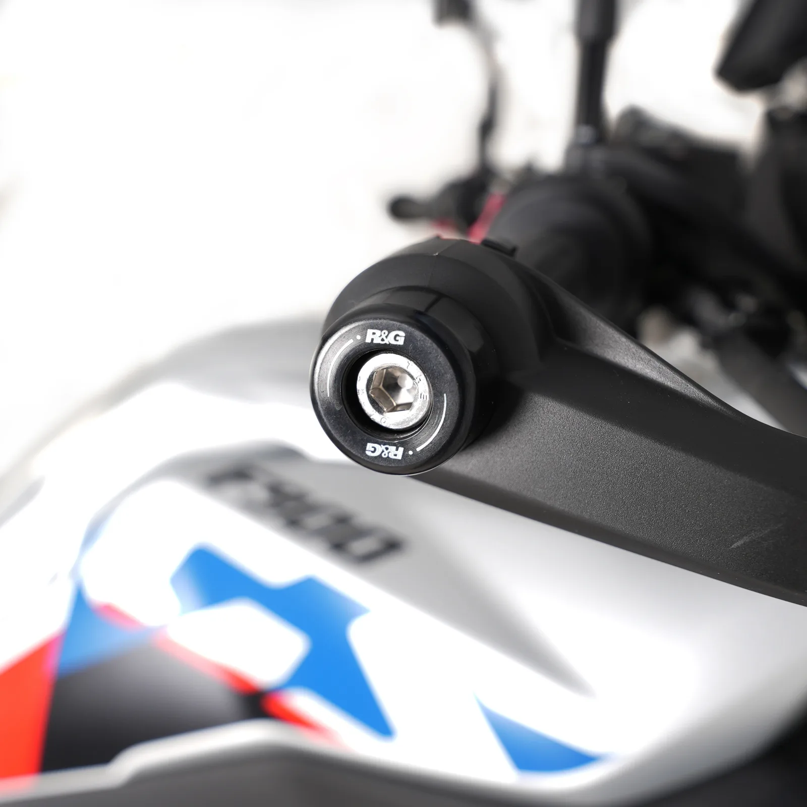 R&G Балансьори за BMW F 850 GS Adventure (2019–2025), F 850 GS (2022–2025), F 900 GS Adventure (2024+)