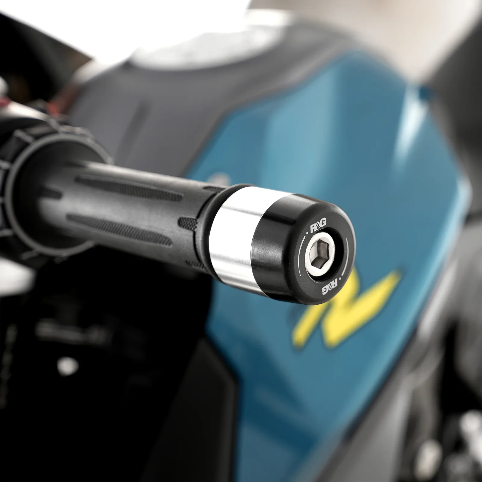 R&G Балансьори за BMW R 1200 R (2015–2018), F 750 GS (2018+), R 1250 R (2019–2021, 2023–2025) и др.