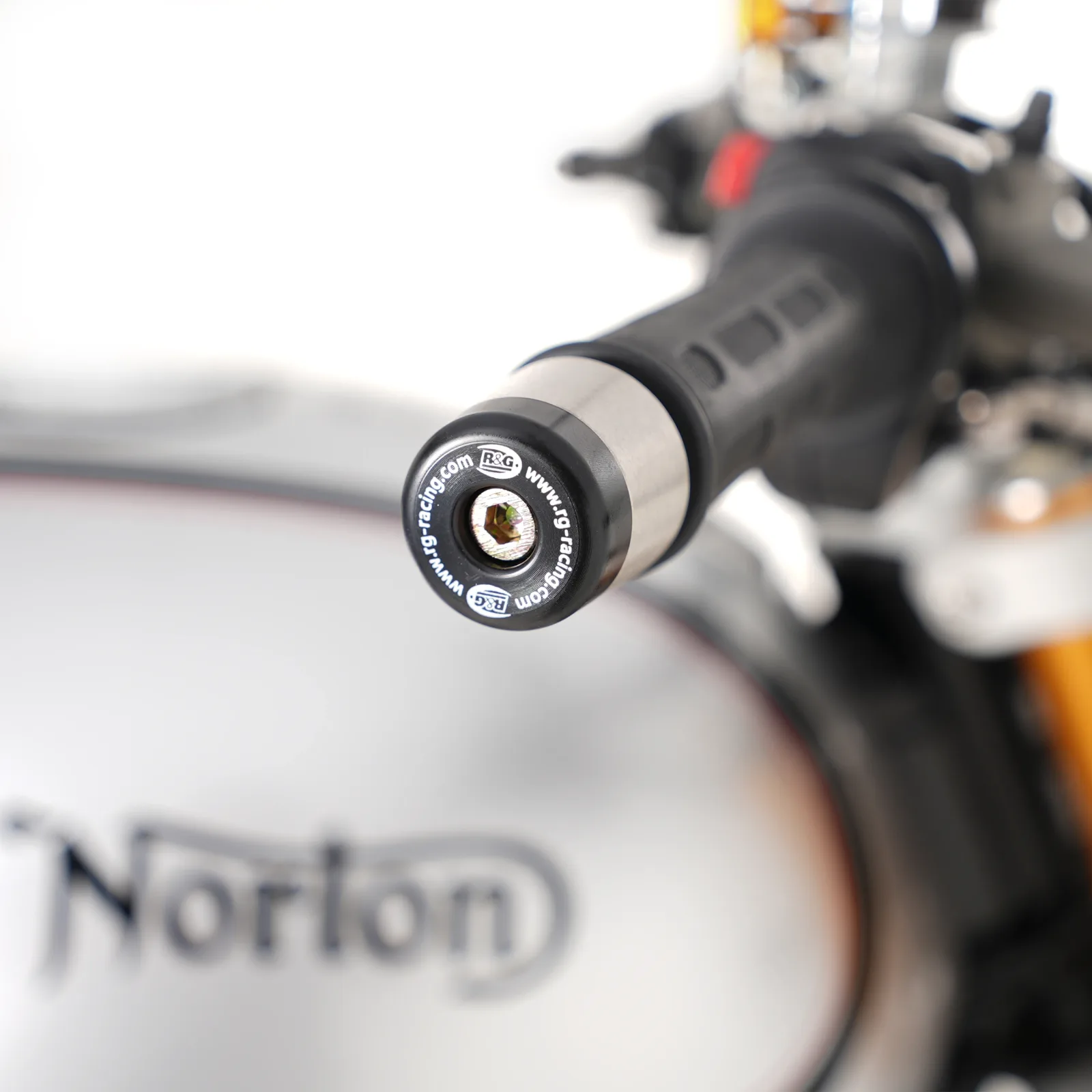 R&G Балансьори за Husqvarna Nuda 900 R, Norton Commando 961 (2015–2025), Husqvarna Nuda 900