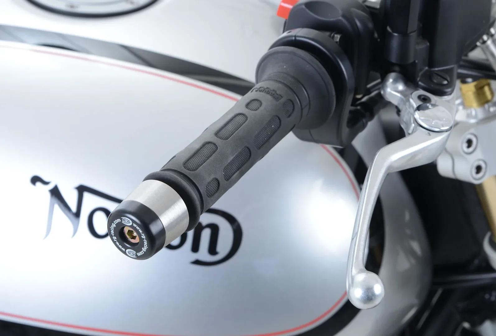 R&G Балансьори за Husqvarna Nuda 900 R, Norton Commando 961 (2015–2025), Husqvarna Nuda 900