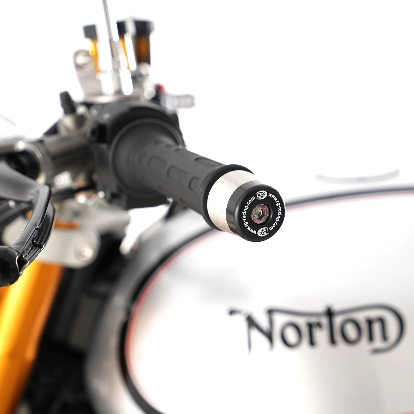 R&G Балансьори за Husqvarna Nuda 900 R, Norton Commando 961 (2015–2025), Husqvarna Nuda 900