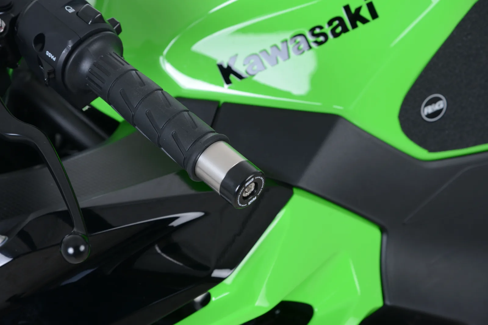 R&G Балансьори за Kawasaki ER-6N (2006–2015), ER-6F (2006–2015), Versys 650 (2006–2007, 2010–2024), ZX-12R и др.