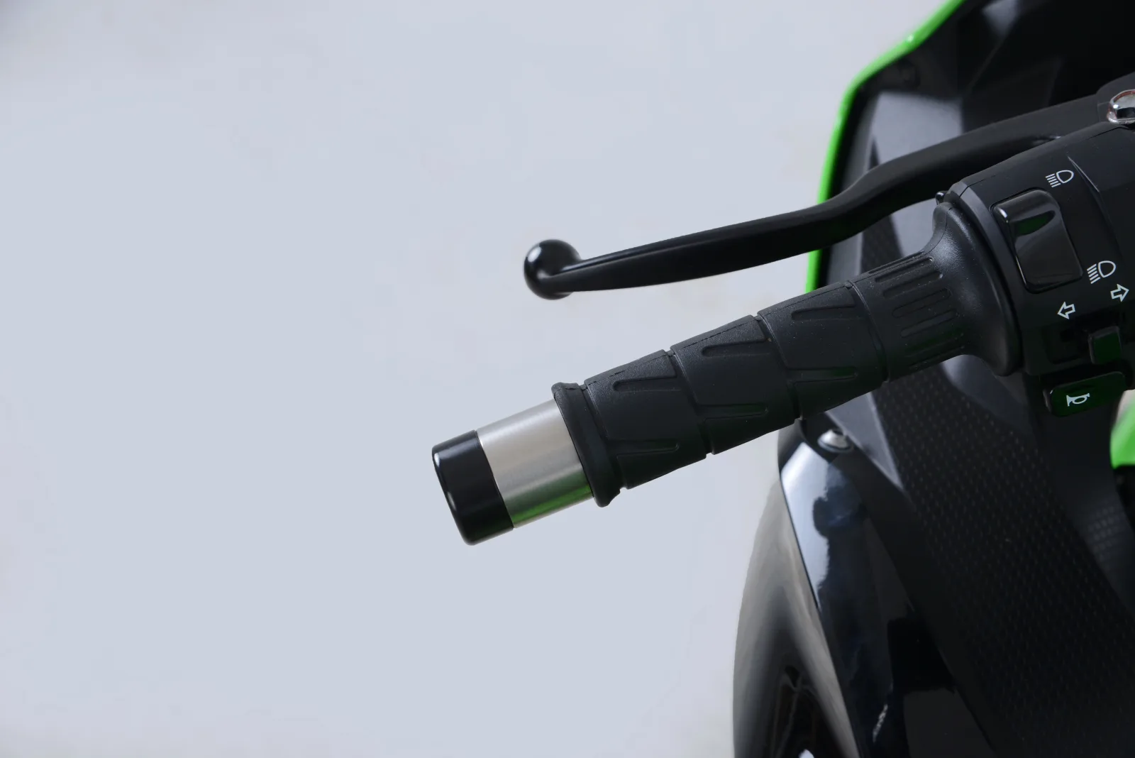 R&G Балансьори за Kawasaki ER-6N (2006–2015), ER-6F (2006–2015), Versys 650 (2006–2007, 2010–2024), ZX-12R и др.