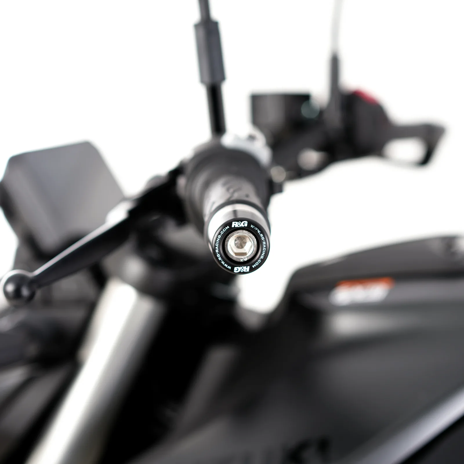 R&G Балансьори за Suzuki GSX-R 1000 (2017–2024), GSX-R 1000R (2017+), GSX-8S (2023+), V-Strom 800 (2023+) и др.
