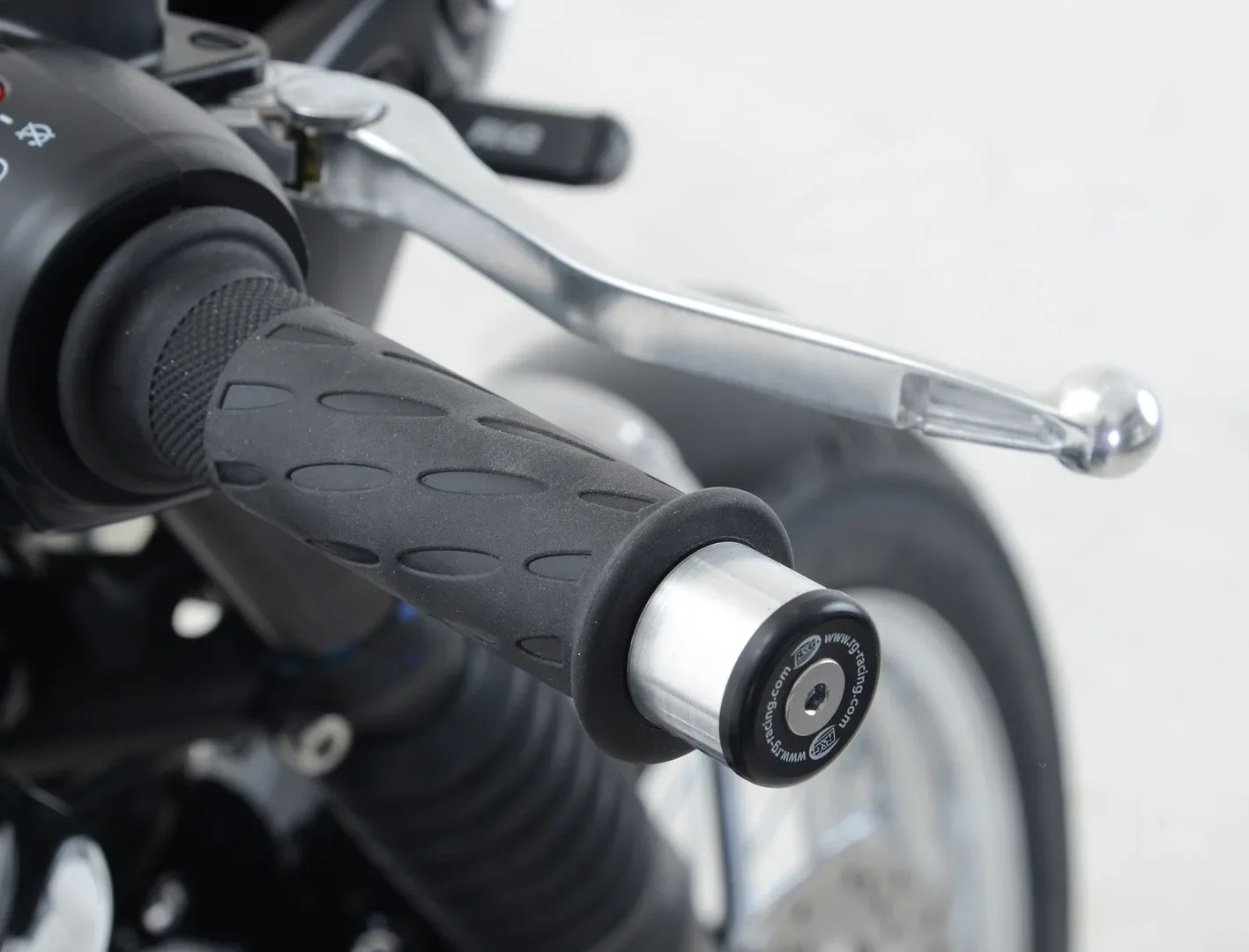 R&G Балансьори за Triumph Bonneville T120 (2016–2025), Bonneville Bobber 1200 (2017–2020), Street Cup (2017–2018)
