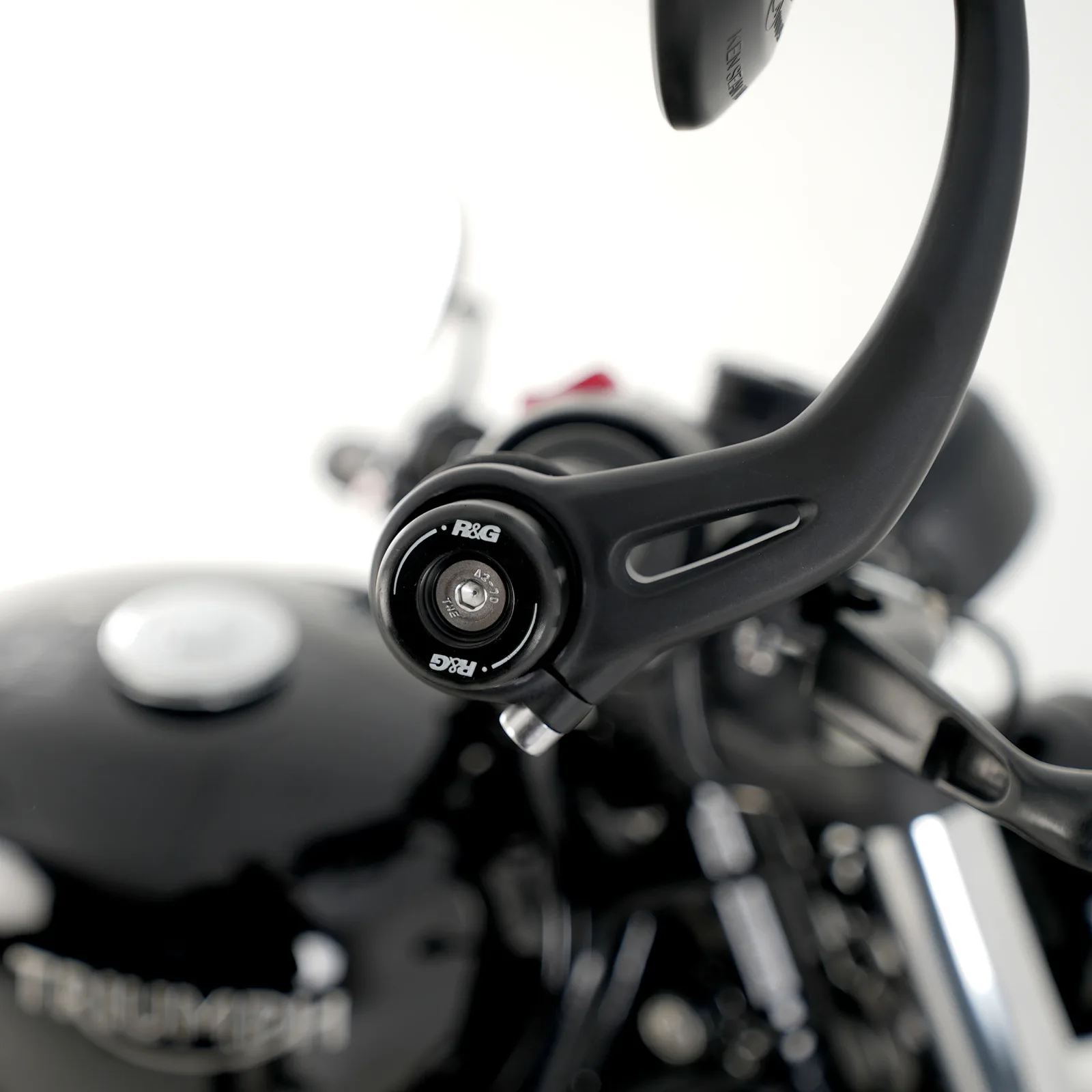 R&G Балансьори за Triumph Speed Triple 1050 (2016, 2018–2020), Thruxton 1200 R (2016–2018) и др.
