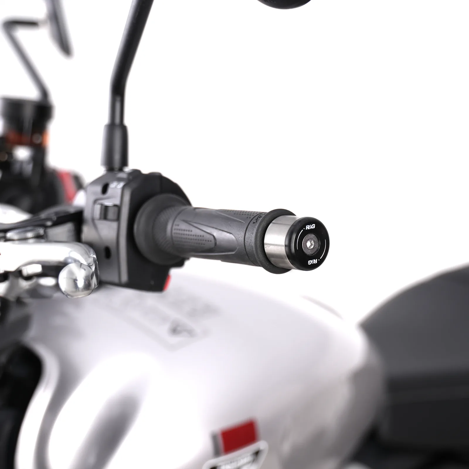 R&G Балансьори за Triumph Street Twin 900 (2016–2018), Speed Twin 1200 (2019+), Speed Twin 900 (2022+)