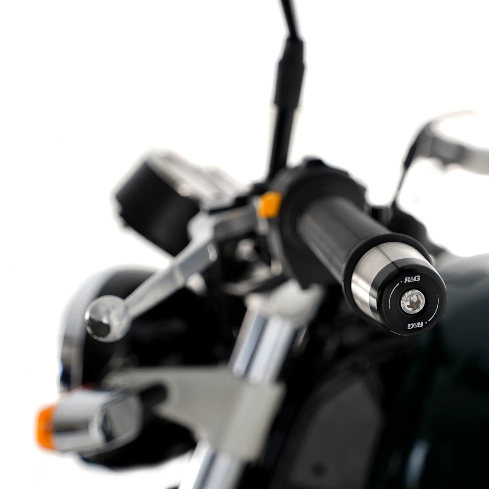 R&G Балансьори за Triumph Trident 660 (2021+), Speed Triple 1200 RS (2021+), Tiger Sport 660 (2022–2024) и др.
