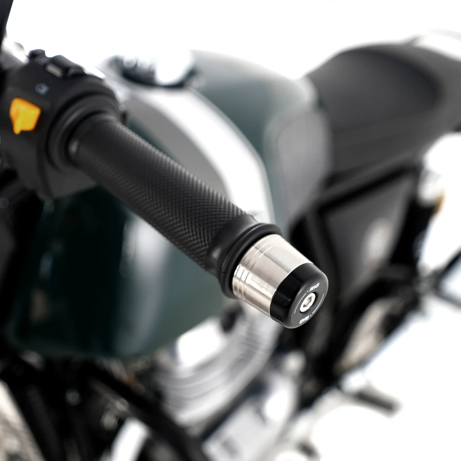 R&G Балансьори за Triumph Trident 660 (2021+), Speed Triple 1200 RS (2021+), Tiger Sport 660 (2022–2024) и др.