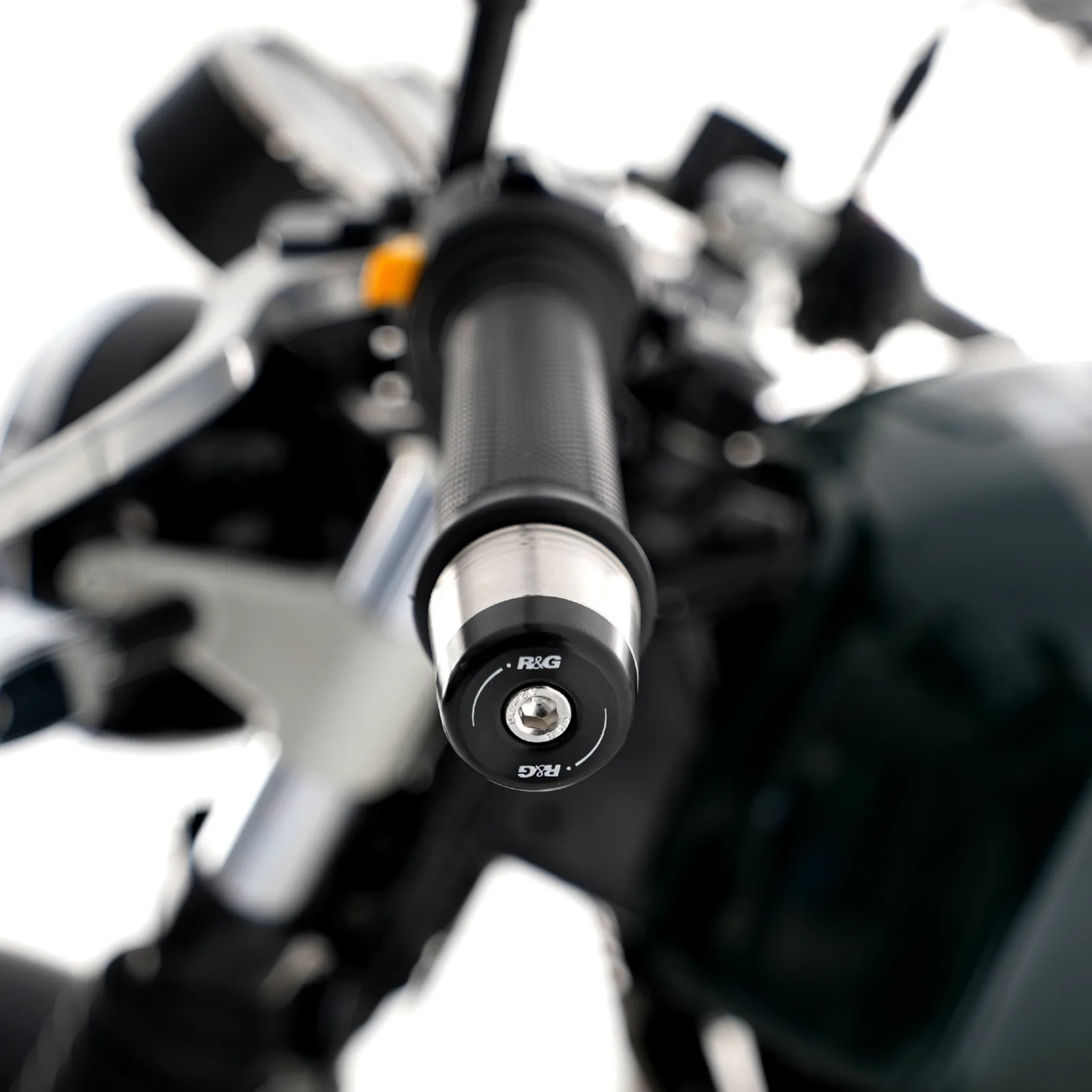 R&G Балансьори за Triumph Trident 660 (2021+), Speed Triple 1200 RS (2021+), Tiger Sport 660 (2022–2024) и др.