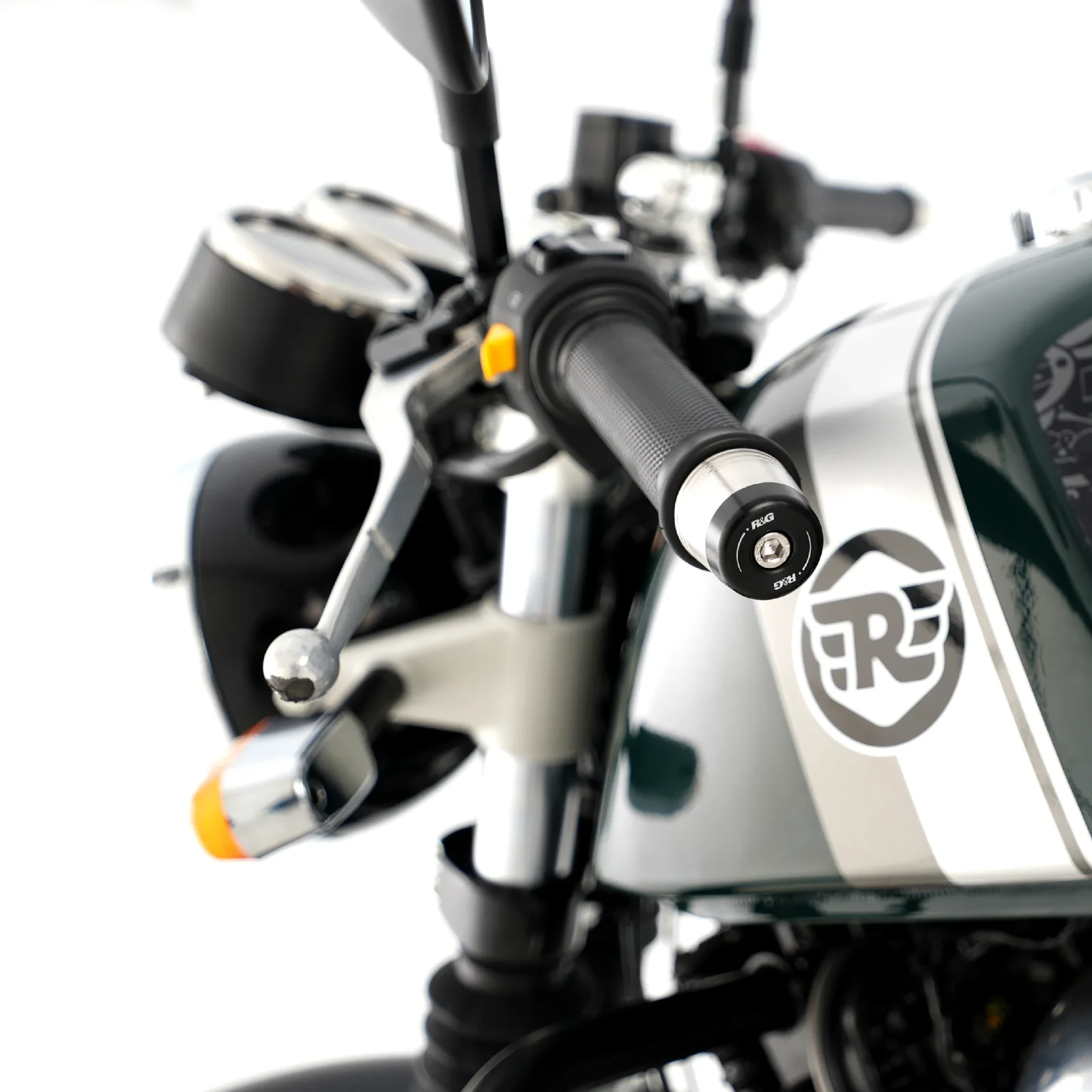 R&G Балансьори за Triumph Trident 660 (2021+), Speed Triple 1200 RS (2021+), Tiger Sport 660 (2022–2024) и др.