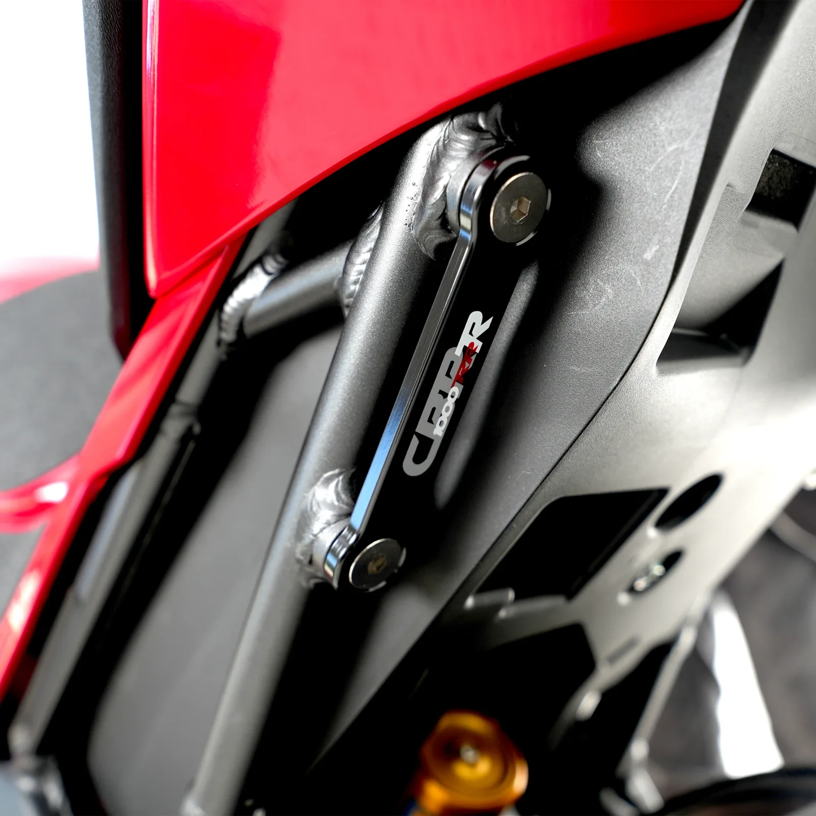 R&G Държач за ауспух (комплект) за Honda CBR 1000RR-R (2020+), CBR 1000RR-R SP (2020+)