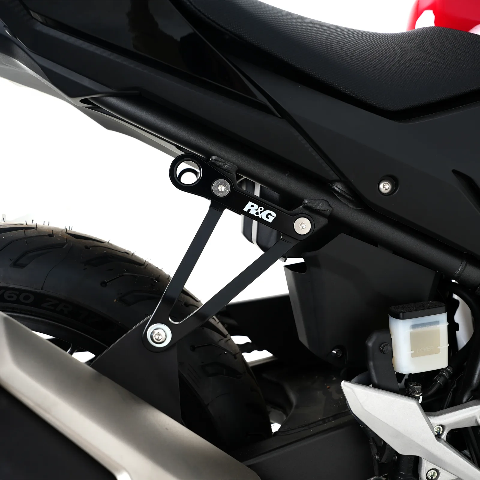 R&G Държач за ауспух за Honda CB 500F (2016–2023), CBR 500R (2016+), CB 500 Hornet (2024+)