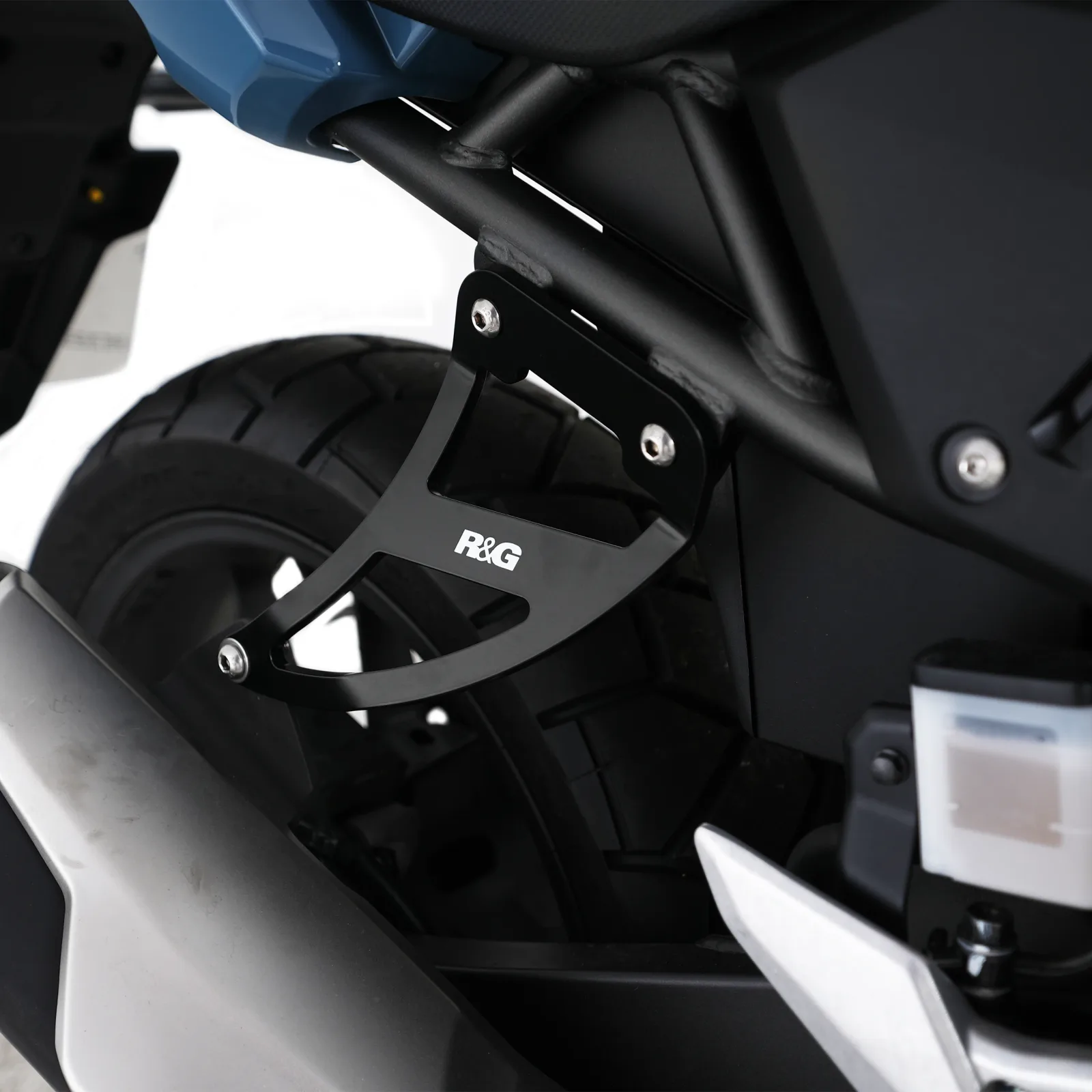 R&G Държач за ауспух за Honda CB 500X (2019–2023), NX 500 (2024+)