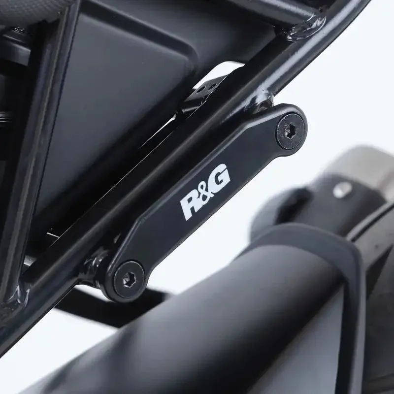 R&G Държач за ауспух за KTM RC 125 (2016–2021), RC 390 (2017–2021)