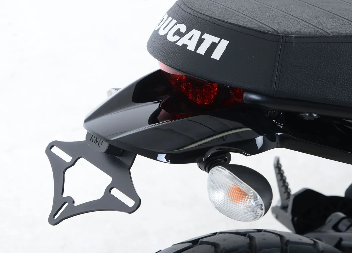 R&G Държач за номер за Ducati Scrambler Sixty2 (2016–2022)