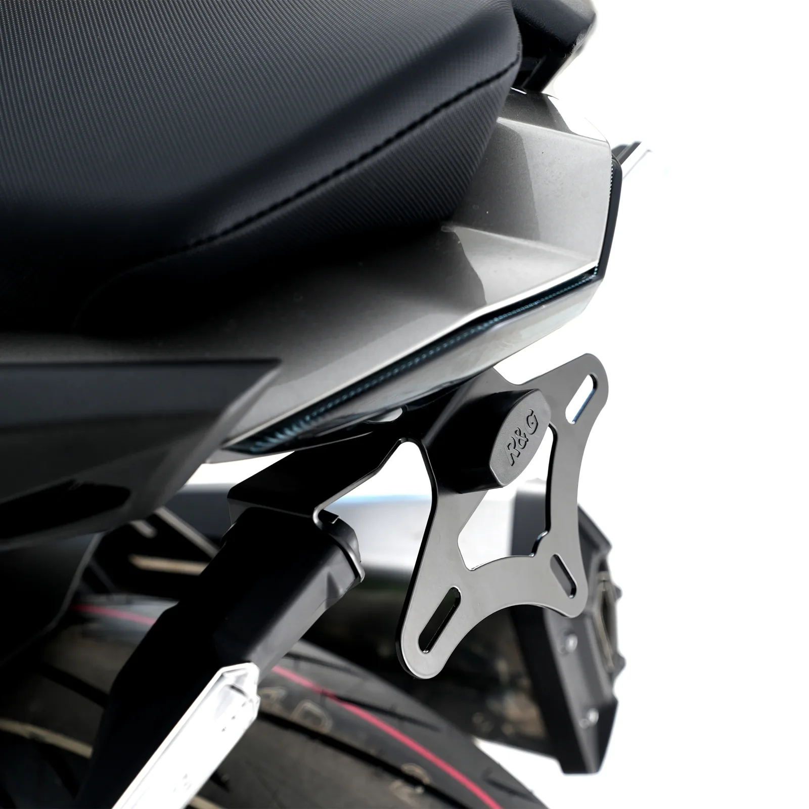R&G Държач за номер за Kawasaki Ninja 1000SX (2020–2024), Ninja 1100SX (2025+)