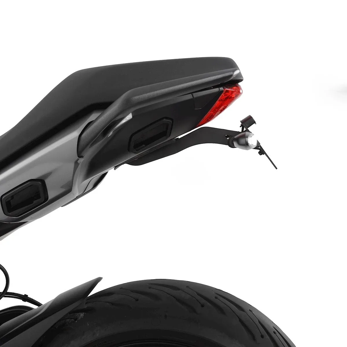 R&G Държач за номер за Triumph Tiger Sport 660 (2022–2024), Tiger Sport 800 (2025+)