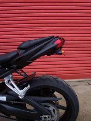 R&G Държач за номер за Yamaha FZ1, FZ8 (2010–2016)