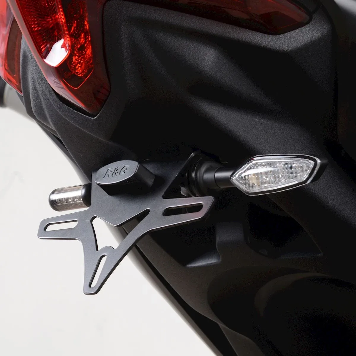R&G Държач за номер за Yamaha TMAX 560 (2020–2021)