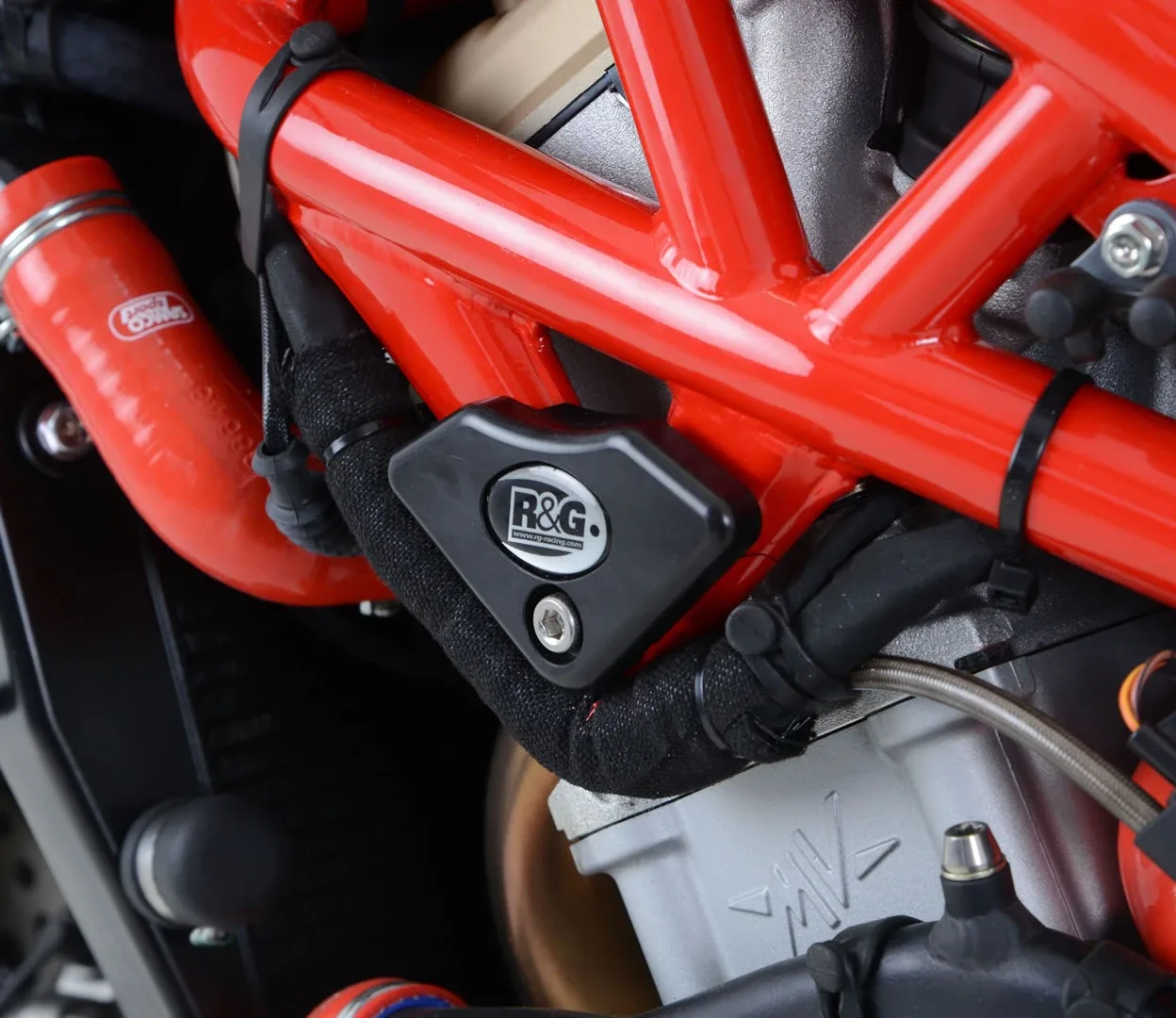 R&G Долни слайдери за рама за MV Agusta F4 RC (2015–2018)