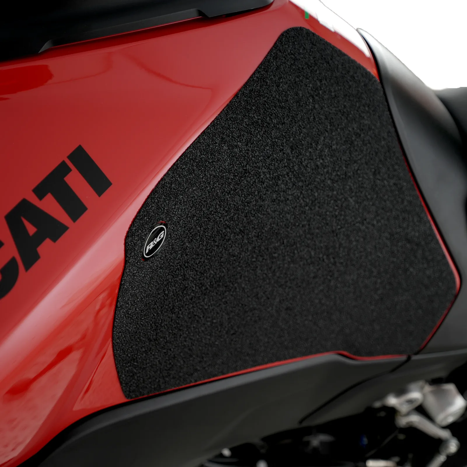 R&G Грипове за резервоар (2 части) за Ducati Multistrada V2 (2025+), Panigale V2 S (2025+)
