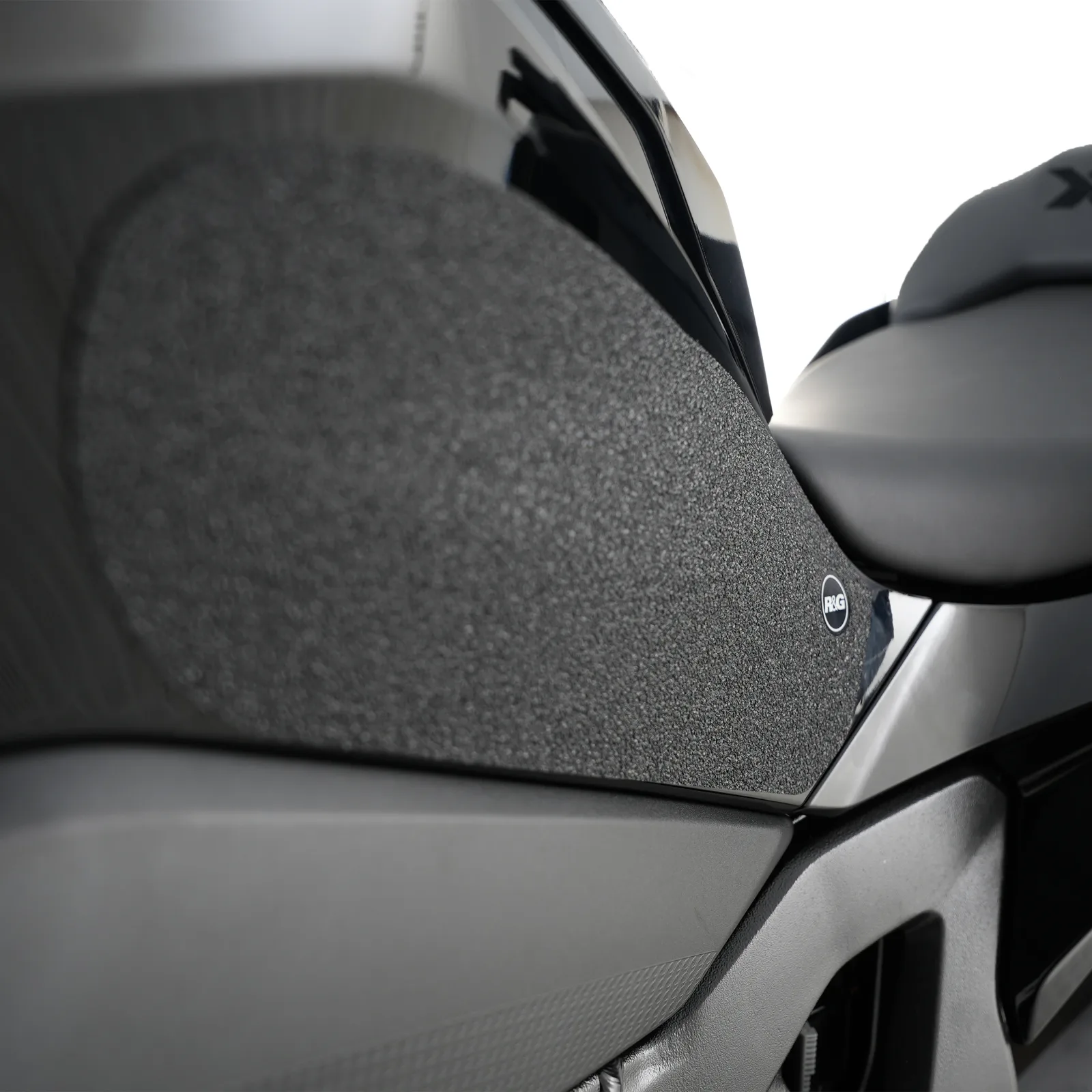 R&G Грипове за резервоар за BMW S 1000 XR (2024+), M 1000 XR (2024+)