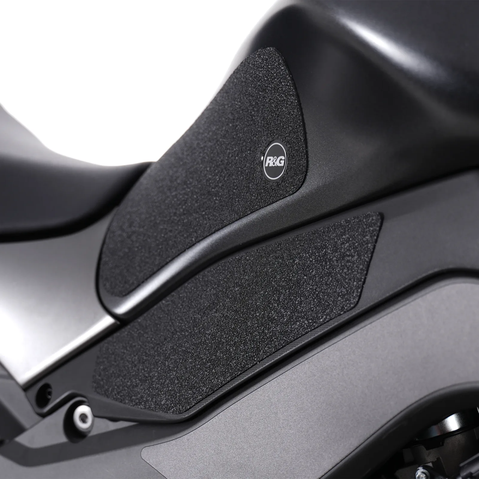 R&G Грипове за резервоар за Kawasaki Z1000 (2014–2018), Z1000R (2017–2020), Z1100 (2026+)