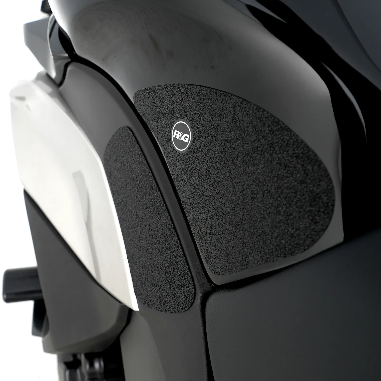 R&G Грипове за резервоар за Kawasaki Z1000SX (2011–2019), Ninja 1000SX (2020–2024), Ninja 1100SX (2025+)