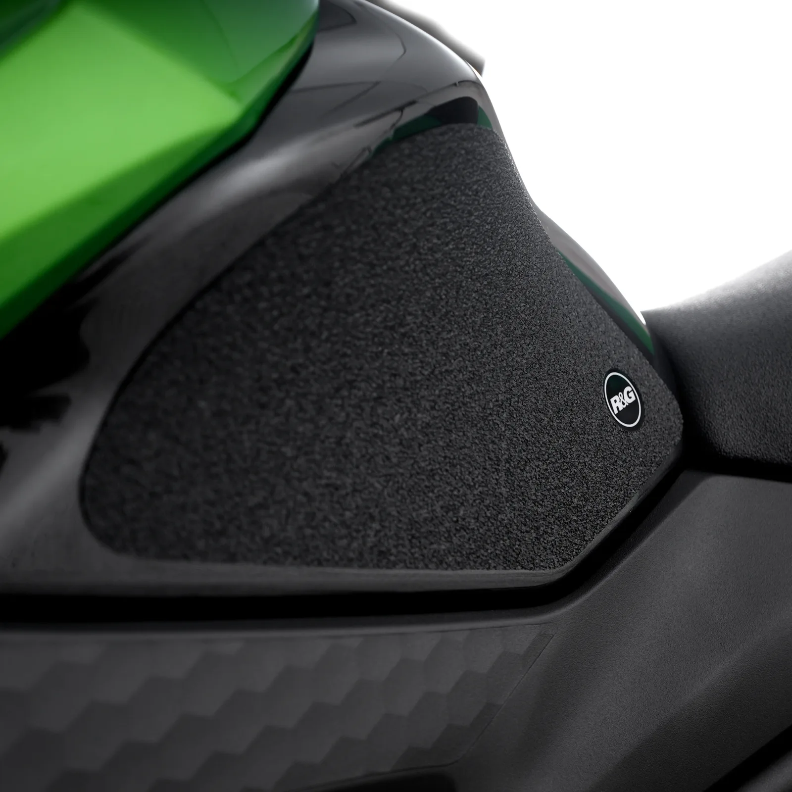 R&G Грипове за резервоар за Kawasaki Z650 (2017+), Ninja 650 (2017+), Z650 S (2026+)