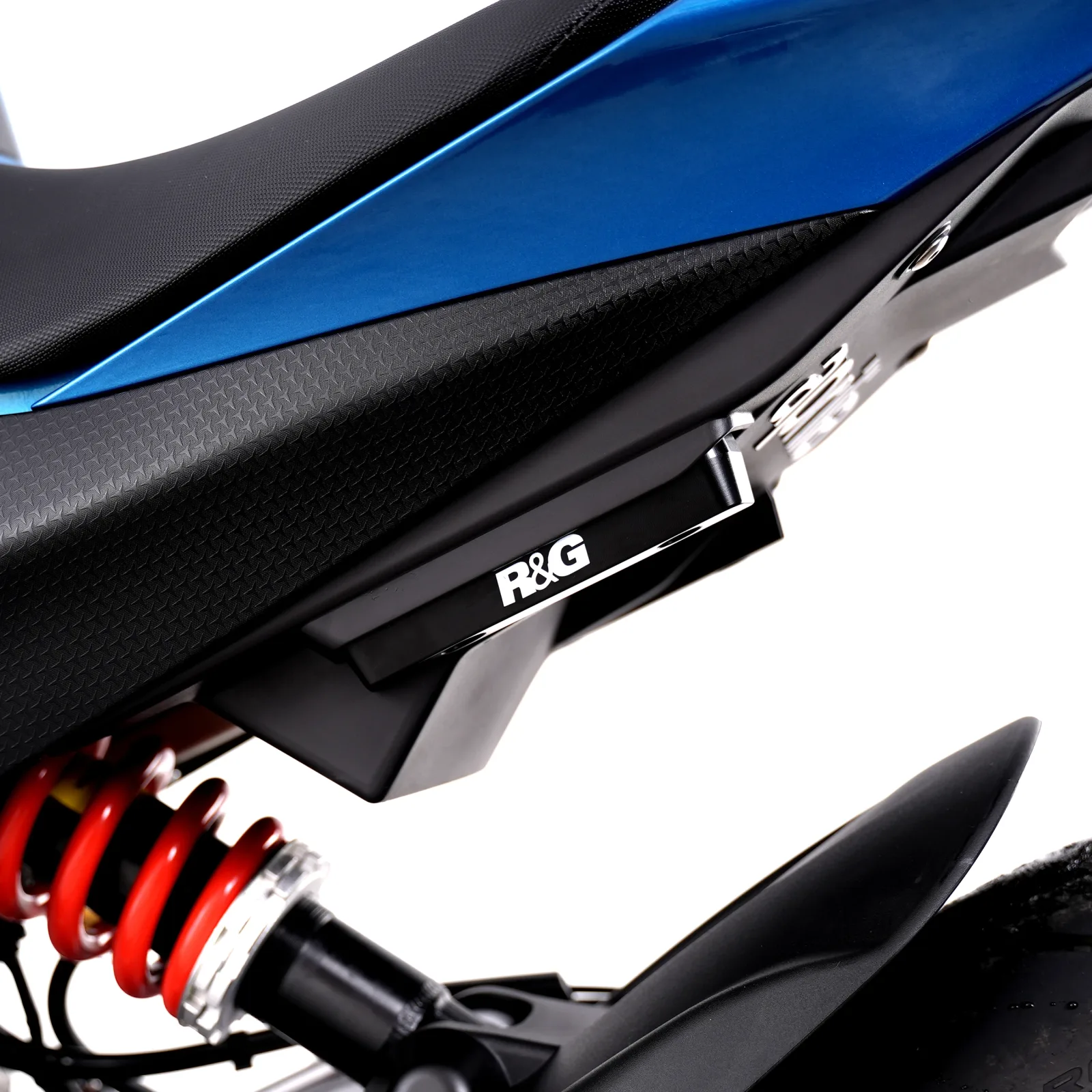 R&G Капачки за степенките на пътника (чифт) за Aprilia RS 660 (2021+), Tuono 660 (2021–2024), RS 660 Factory (2022+) и др.