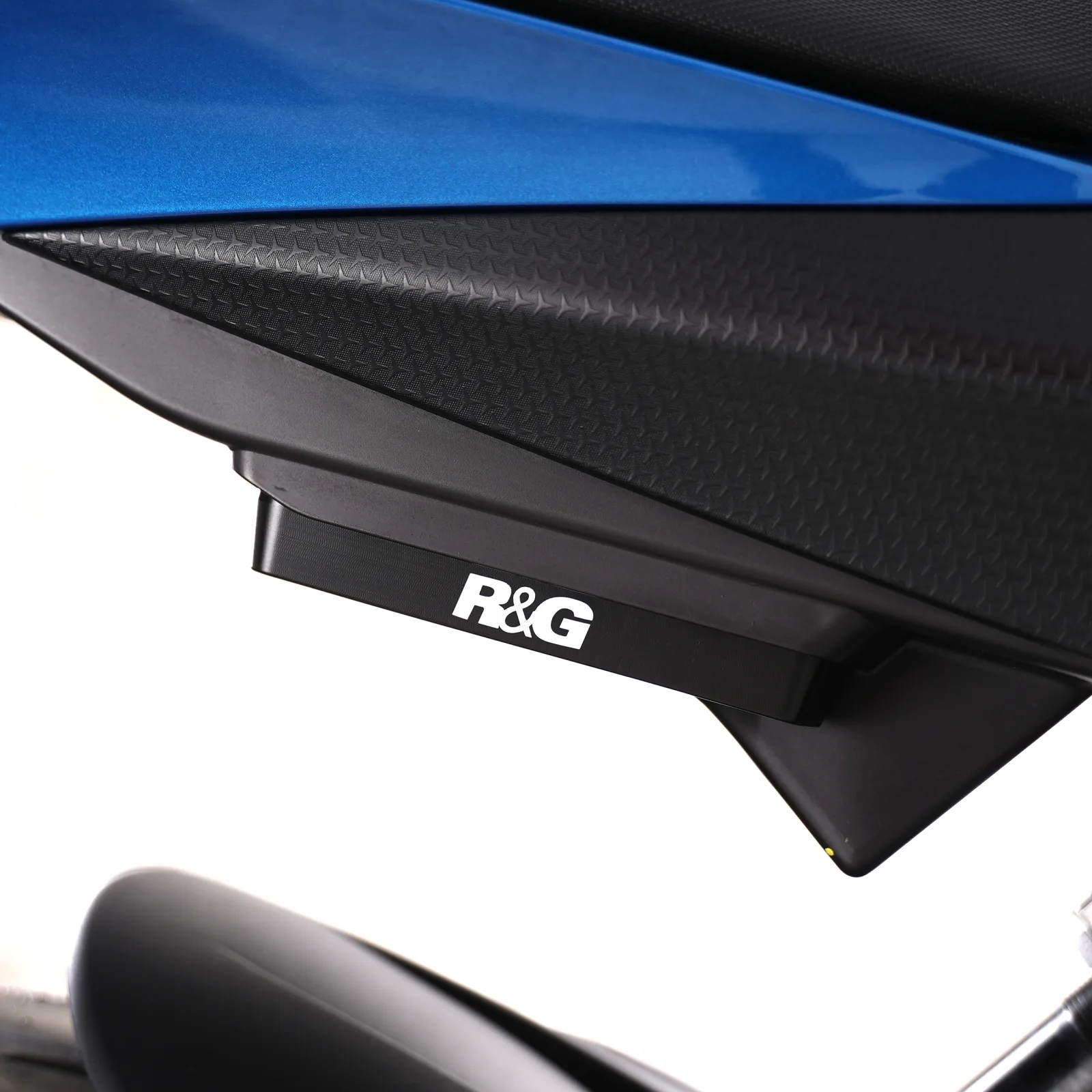R&G Капачки за степенките на пътника (чифт) за Aprilia RS 660 (2021+), Tuono 660 (2021–2024), RS 660 Factory (2022+) и др.