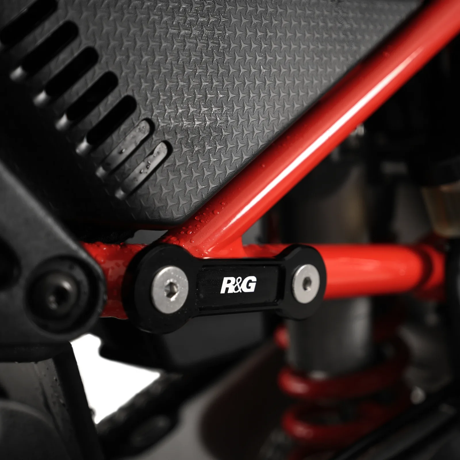 R&G Капачки за степенките на пътника (чифт) за Aprilia Tuareg 660 (2022+)