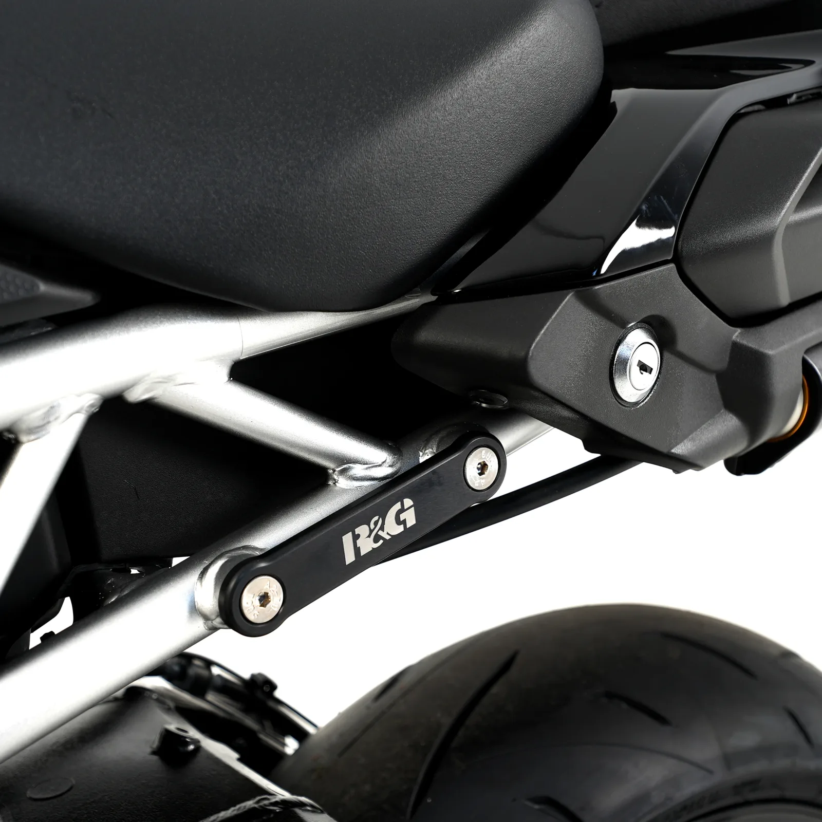 R&G Капачки за степенките на пътника (чифт) за Suzuki GSX-S 1000GT (2022+), GSX-S 1000GX (2024+)